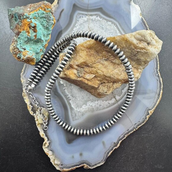 Sterling Southwestern Style 6 mm Navajo Pearl Saucer Beads 18"- 20" Necklace - Picture 4 of 9